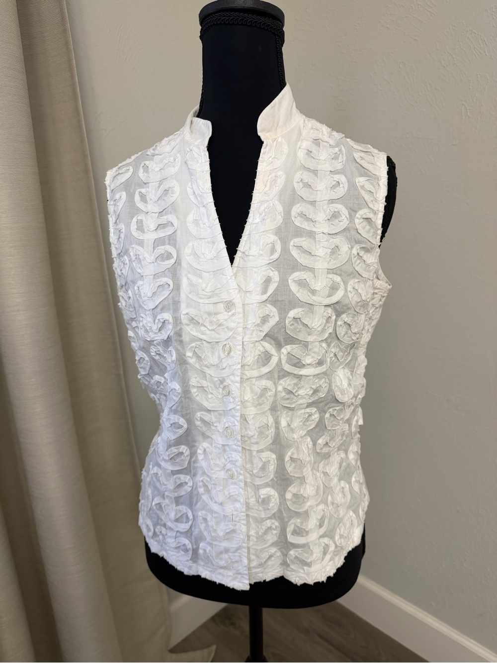 Nexx White Sleeveless Textured Button-Front Blouse